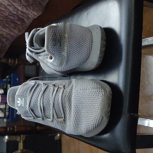 Pair of grey Adidas tubular - Picture 2 of 4